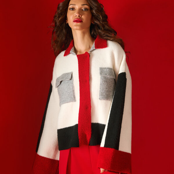 Knit short coat with pat and pockets Tailor Made Knitwear